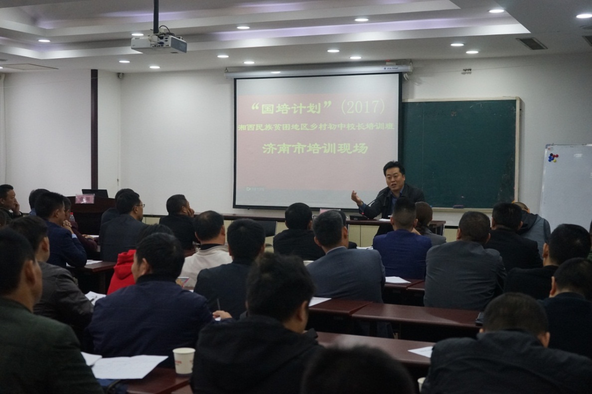济南市高新区社会事业局方奎明局长作专题报告