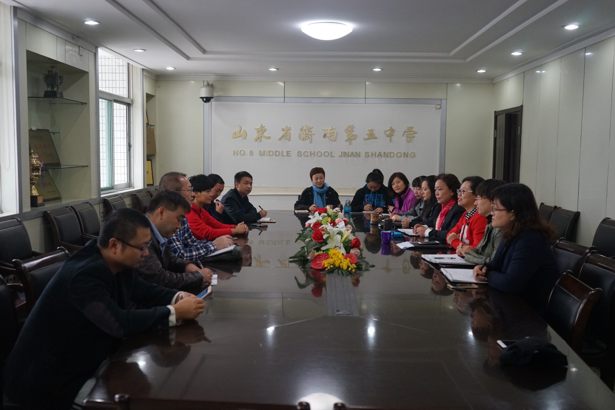 学员分小组到对接学校跟岗学习交流